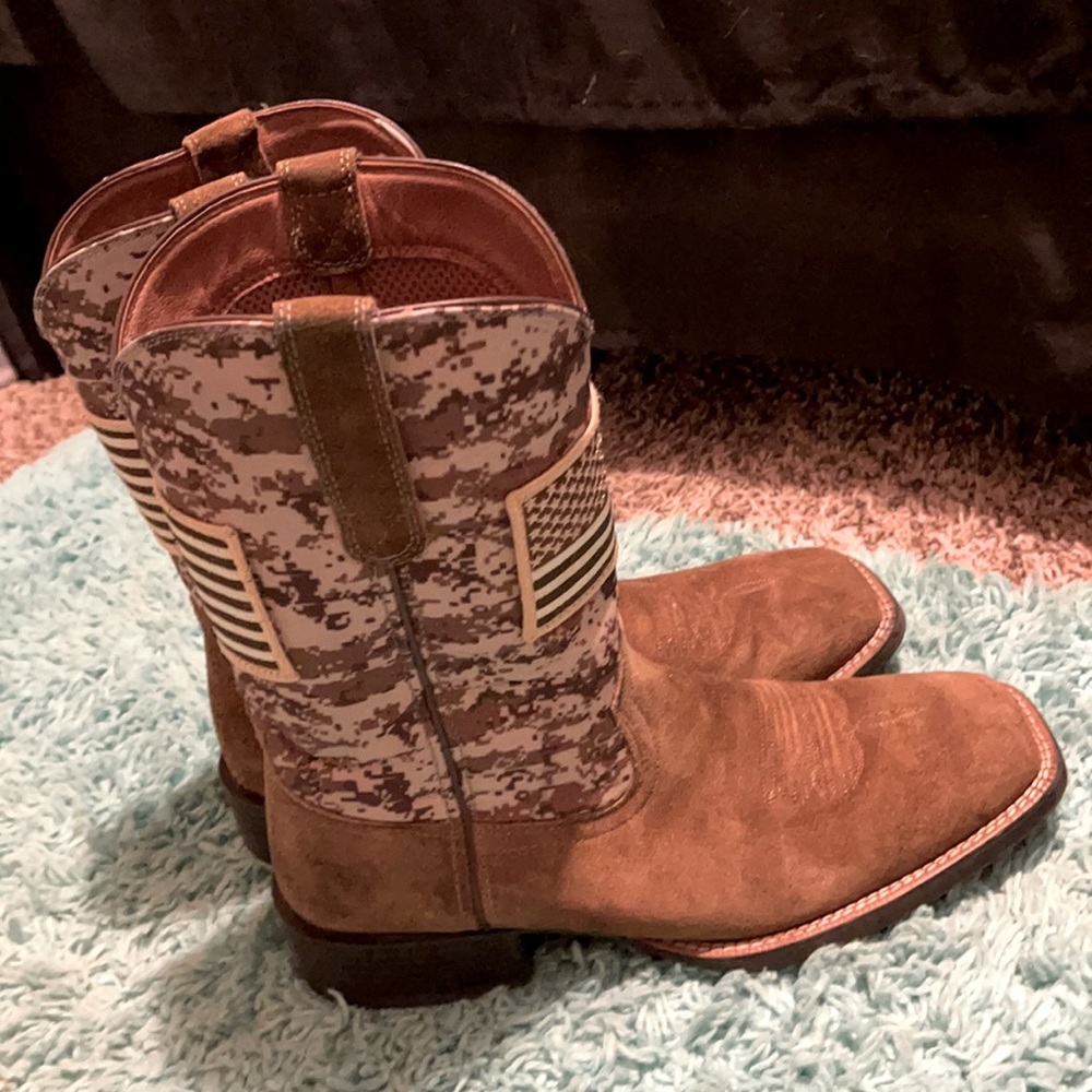 Ariat boot square toe